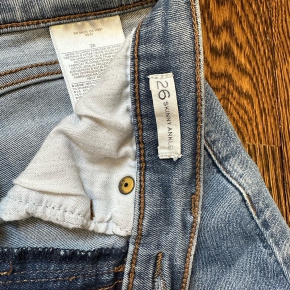 Banana Republic Distressed Skinny Ankle Jean - Picture 3 of 6